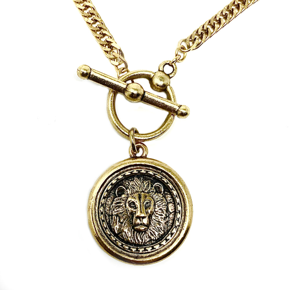 Intrépide Lion Coin Toggle Curb Link Unisex Necklace